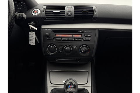 BMW 1-serie 118i Executive Export | Airco Parkeersensoren Stoelverwarming 18"LMV