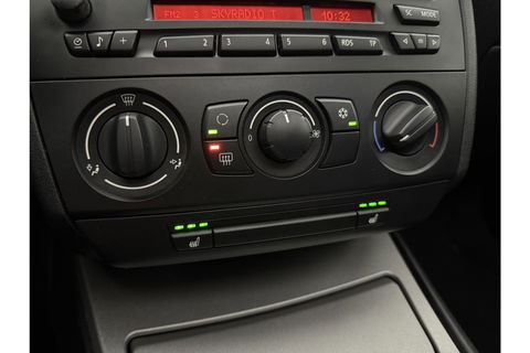 BMW 1-serie 118i Executive Export | Airco Parkeersensoren Stoelverwarming 18"LMV