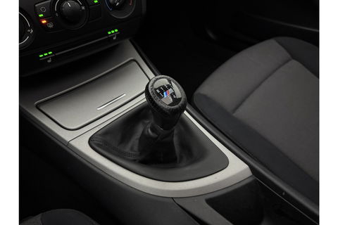 BMW 1-serie 118i Executive Export | Airco Parkeersensoren Stoelverwarming 18"LMV