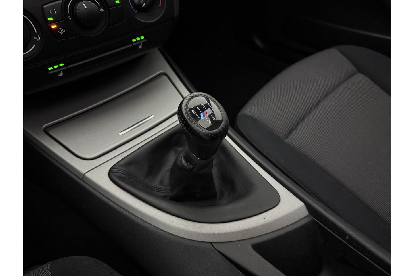BMW 1-serie 118i Executive Export | Airco Parkeersensoren Stoelverwarming 18"LMV