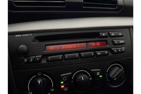BMW 1-serie 118i Executive Export | Airco Parkeersensoren Stoelverwarming 18"LMV