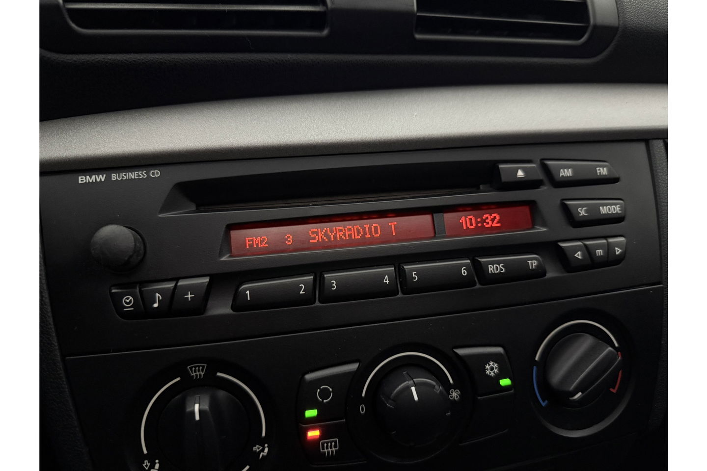 BMW 1-serie 118i Executive Export | Airco Parkeersensoren Stoelverwarming 18"LMV