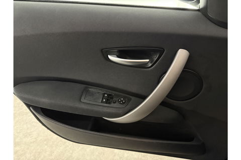 BMW 1-serie 118i Executive Export | Airco Parkeersensoren Stoelverwarming 18"LMV