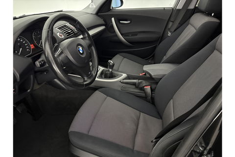 BMW 1-serie 118i Executive Export | Airco Parkeersensoren Stoelverwarming 18"LMV