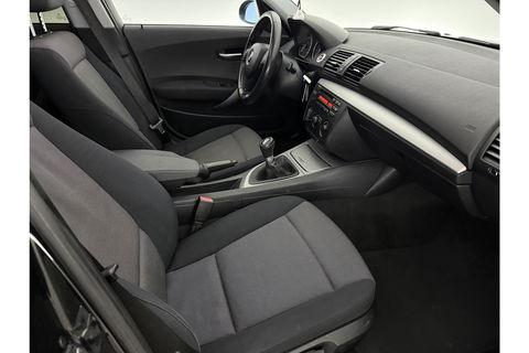 BMW 1-serie 118i Executive Export | Airco Parkeersensoren Stoelverwarming 18"LMV