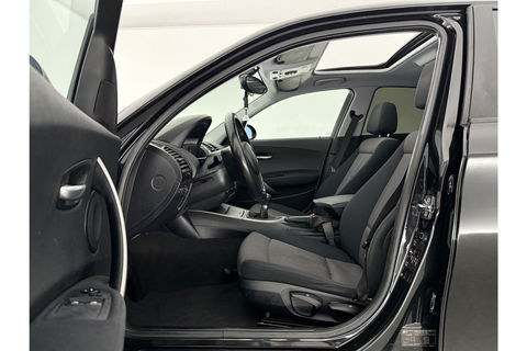 BMW 1-serie 118i Executive Export | Airco Parkeersensoren Stoelverwarming 18"LMV