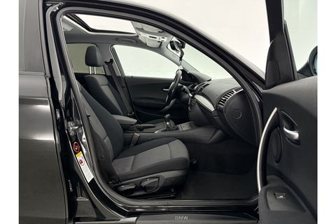 BMW 1-serie 118i Executive Export | Airco Parkeersensoren Stoelverwarming 18"LMV
