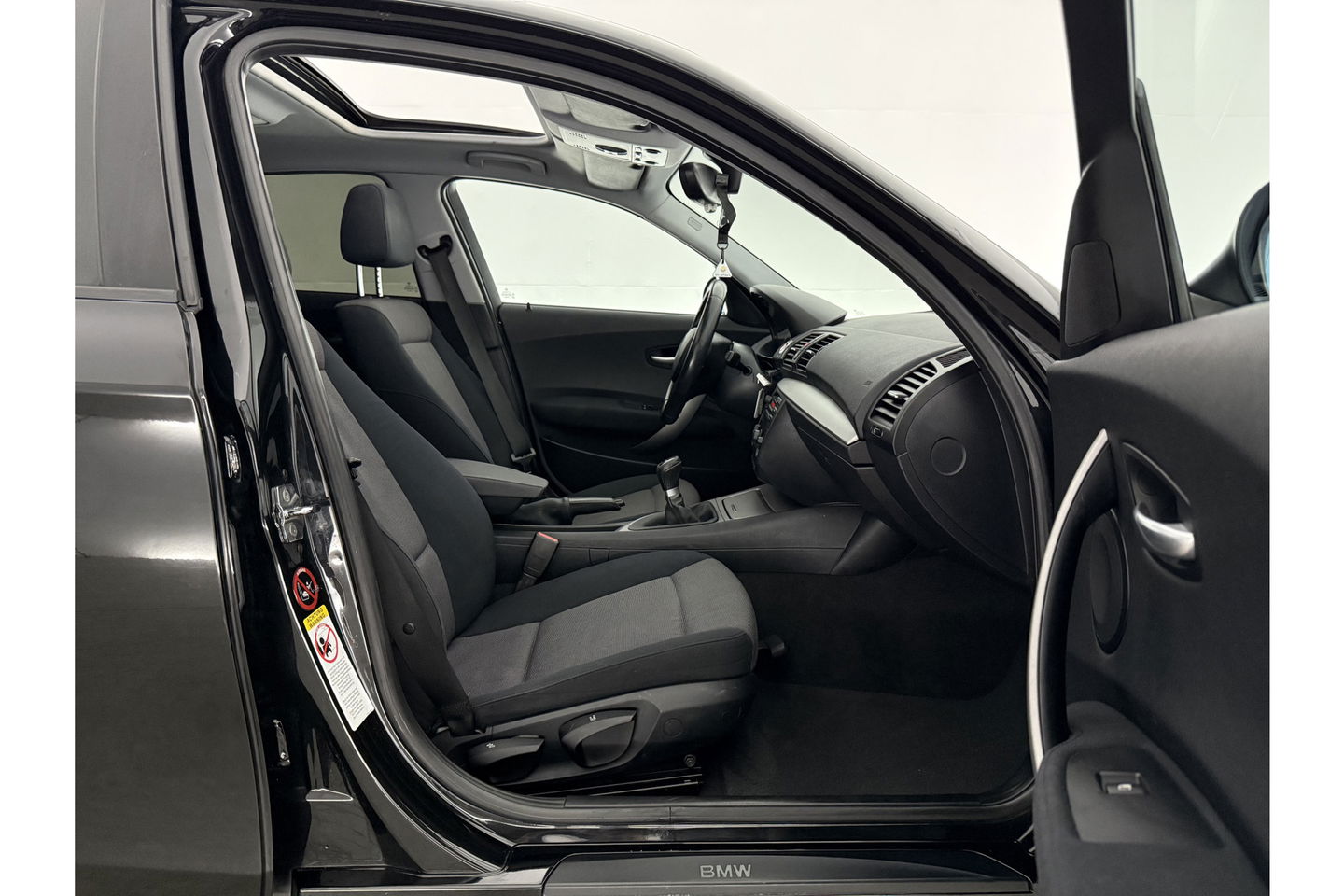 BMW 1-serie 118i Executive Export | Airco Parkeersensoren Stoelverwarming 18"LMV