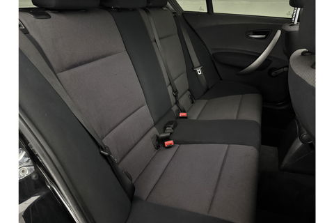 BMW 1-serie 118i Executive Export | Airco Parkeersensoren Stoelverwarming 18"LMV