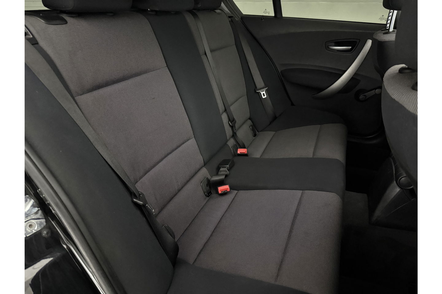 BMW 1-serie 118i Executive Export | Airco Parkeersensoren Stoelverwarming 18"LMV