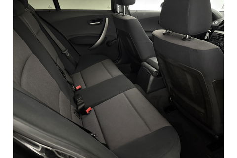 BMW 1-serie 118i Executive Export | Airco Parkeersensoren Stoelverwarming 18"LMV