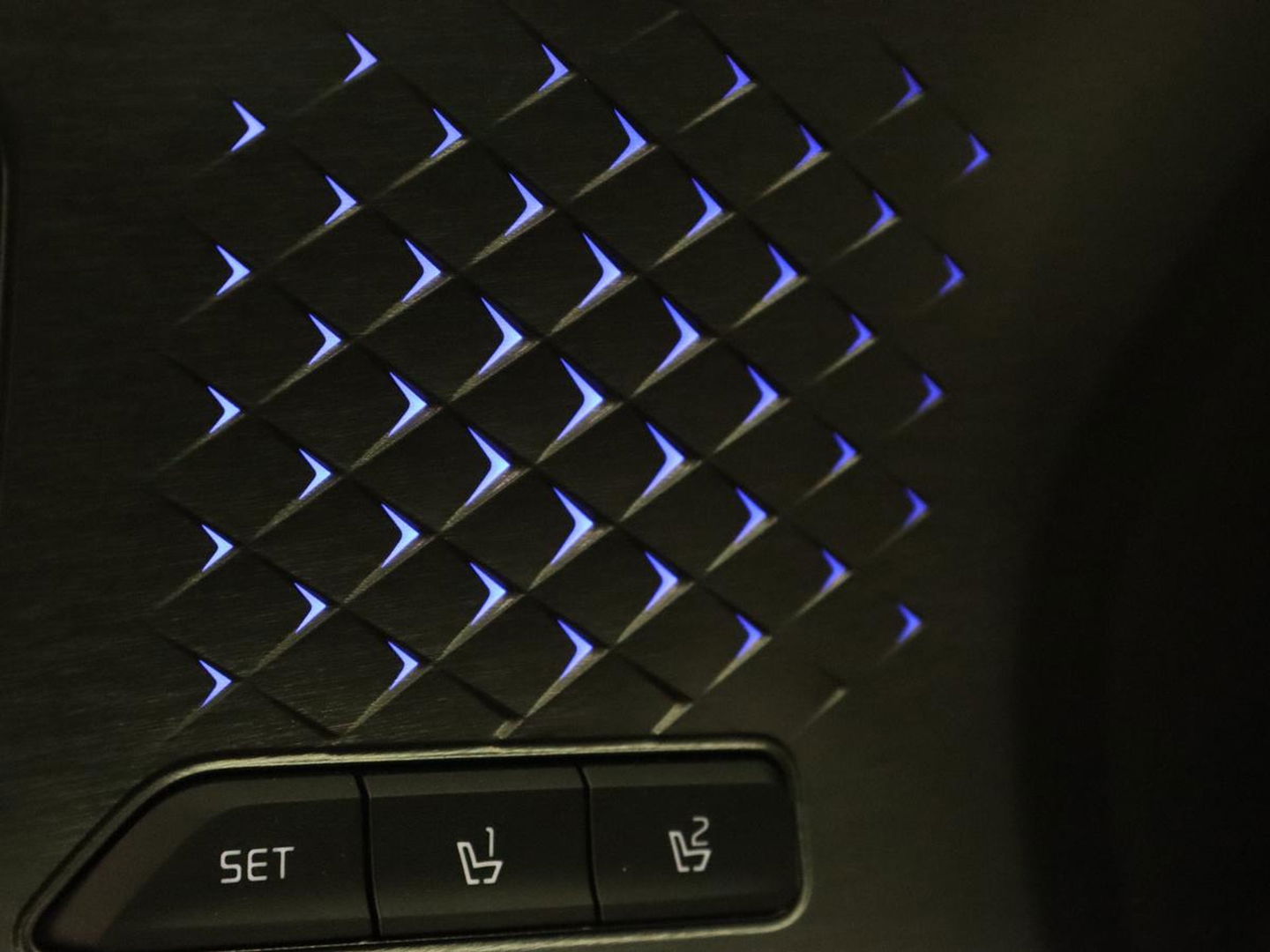 Kia Sorento 1.6 T-GDI Hybrid 2WD ExecutiveLine 7-persoons | Panoramadak | Stoelventilatie | Head-Up | 360 Camera | Leder | Adaptive cruise | Stoel & stuurverwarming | Park Assist | Memory | Carplay