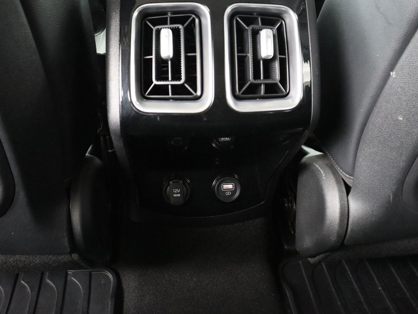 Kia Sorento 1.6 T-GDI Hybrid 2WD ExecutiveLine 7-persoons | Panoramadak | Stoelventilatie | Head-Up | 360 Camera | Leder | Adaptive cruise | Stoel & stuurverwarming | Park Assist | Memory | Carplay