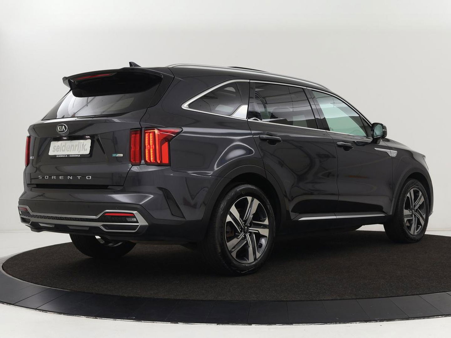 Kia Sorento 1.6 T-GDI Hybrid 2WD ExecutiveLine 7-persoons | Panoramadak | Stoelventilatie | Head-Up | 360 Camera | Leder | Adaptive cruise | Stoel & stuurverwarming | Park Assist | Memory | Carplay