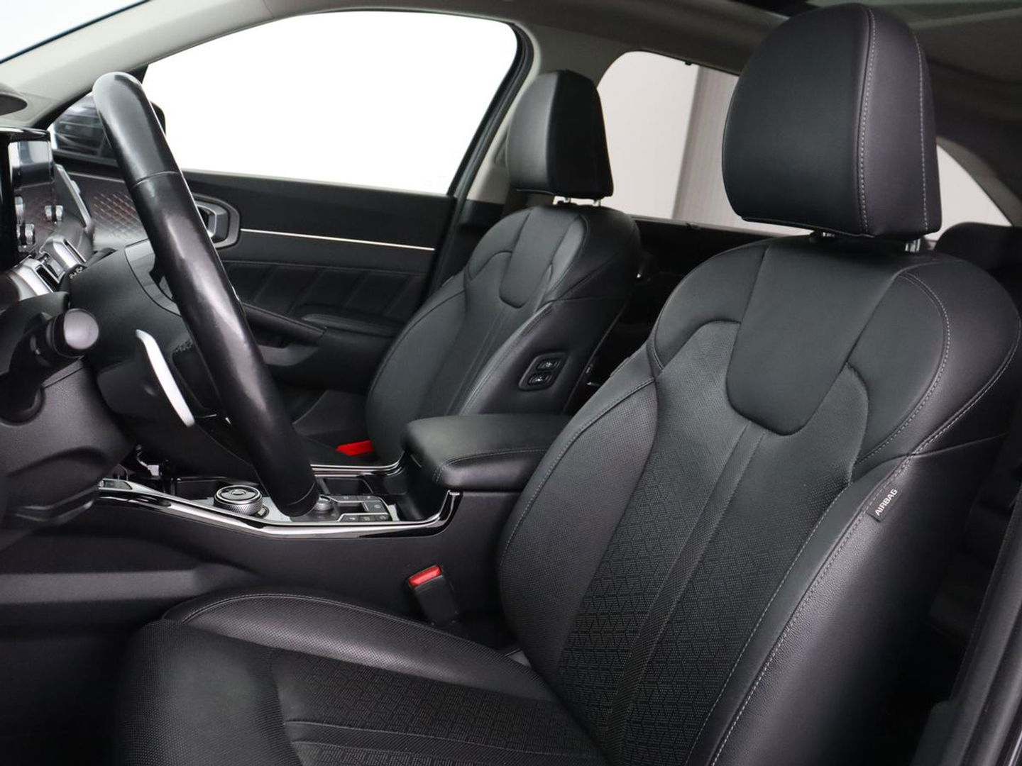 Kia Sorento 1.6 T-GDI Hybrid 2WD ExecutiveLine 7-persoons | Panoramadak | Stoelventilatie | Head-Up | 360 Camera | Leder | Adaptive cruise | Stoel & stuurverwarming | Park Assist | Memory | Carplay