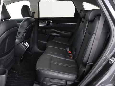 Kia Sorento 1.6 T-GDI Hybrid 2WD ExecutiveLine 7-persoons | Panoramadak | Stoelventilatie | Head-Up | 360 Camera | Leder | Adaptive cruise | Stoel & stuurverwarming | Park Assist | Memory | Carplay
