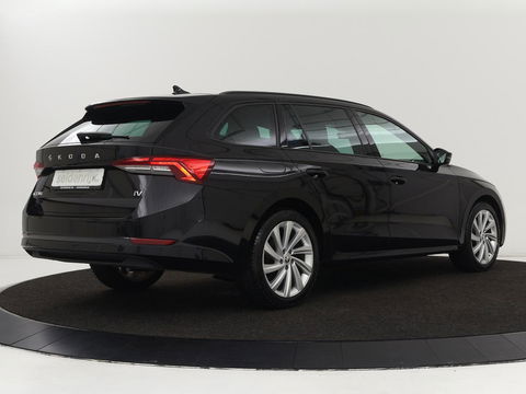 Škoda Octavia 1.4 TSI iV PHEV Sport | Sportstoelen | Carplay | Sfeerverlichting | Navigatie | Sportstuur | Parkeerhulp | Full LED | Climate control