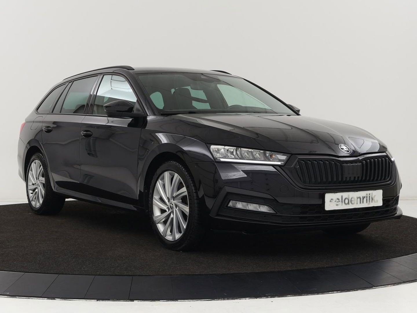 Škoda Octavia 1.4 TSI iV PHEV Sport | Sportstoelen | Carplay | Sfeerverlichting | Navigatie | Sportstuur | Parkeerhulp | Full LED | Climate control