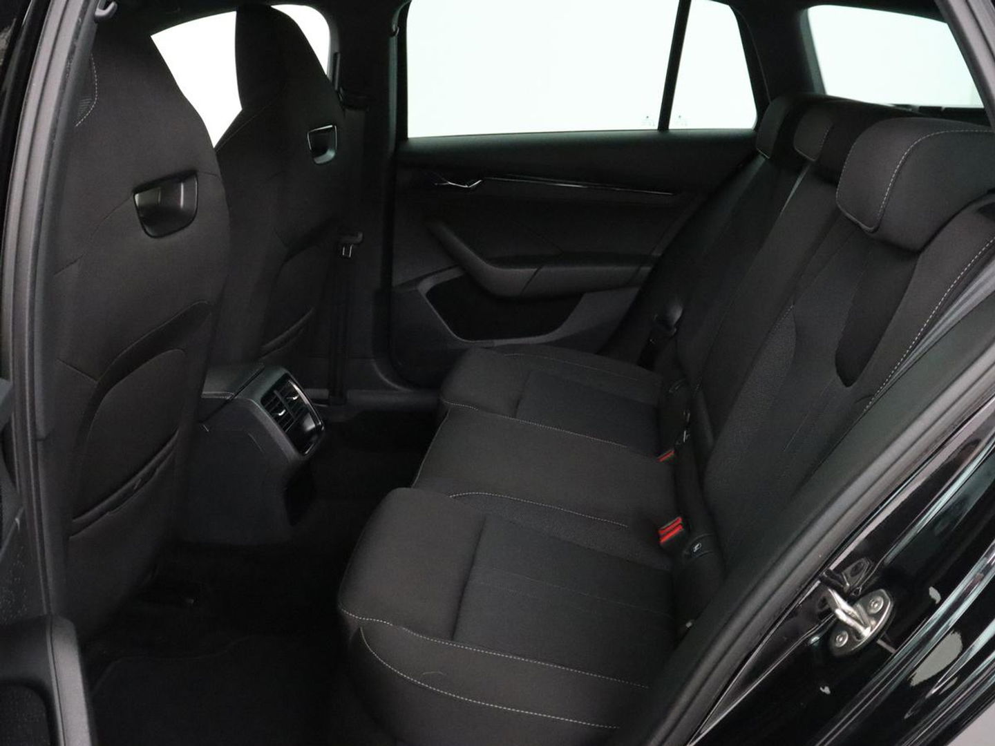 Škoda Octavia 1.4 TSI iV PHEV Sport | Sportstoelen | Carplay | Sfeerverlichting | Navigatie | Sportstuur | Parkeerhulp | Full LED | Climate control