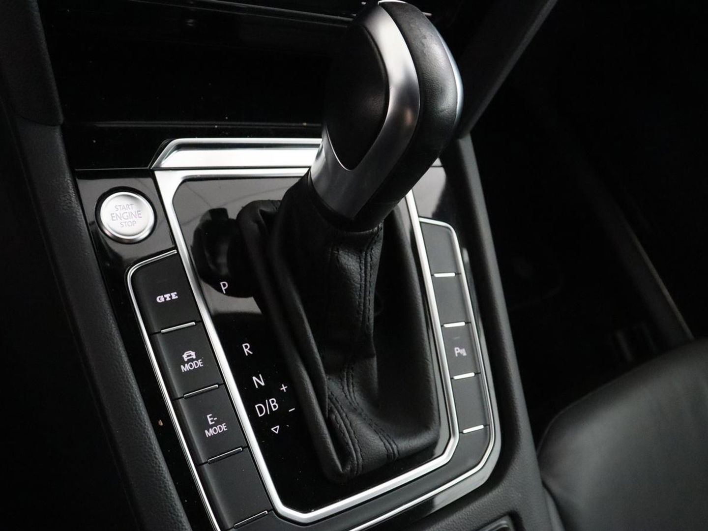 Volkswagen Arteon 1.4 TSI eHybrid Elegance | Nappaleder | Stoel & stuurverwarming | Camera | Massage | Matrix LED | Adaptive cruise | Navigatie | Achterbankverwarming | Virtual Cockpit | PHEV