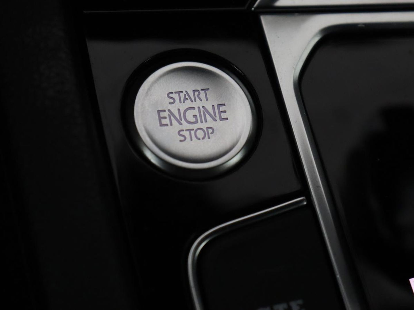 Volkswagen Arteon 1.4 TSI eHybrid Elegance | Nappaleder | Stoel & stuurverwarming | Camera | Massage | Matrix LED | Adaptive cruise | Navigatie | Achterbankverwarming | Virtual Cockpit | PHEV