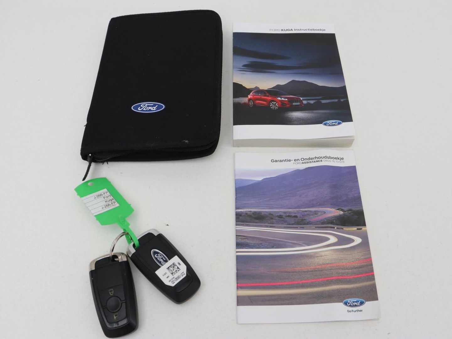 Ford Kuga 2.5 PHEV ST-Line | Trekhaak | Adaptive cruise | Camera | Carplay | Navigatie | Keyless | Full LED | Climate control