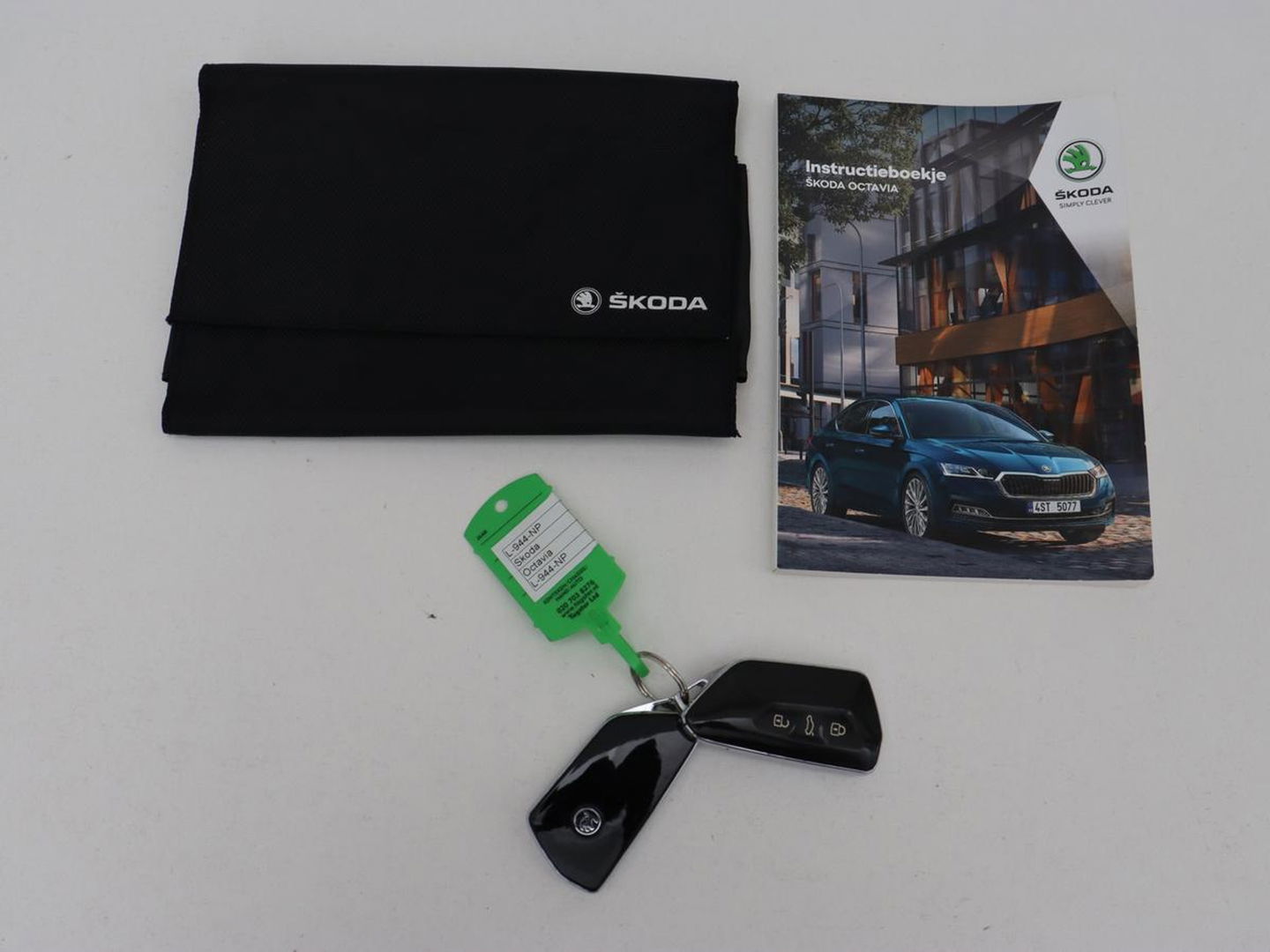 Škoda Octavia 1.0 e-TSI Business Edition | Trekhaak | Carplay | Navigatie | Full LED | Climate control | Parkeerhulp | Cruise control