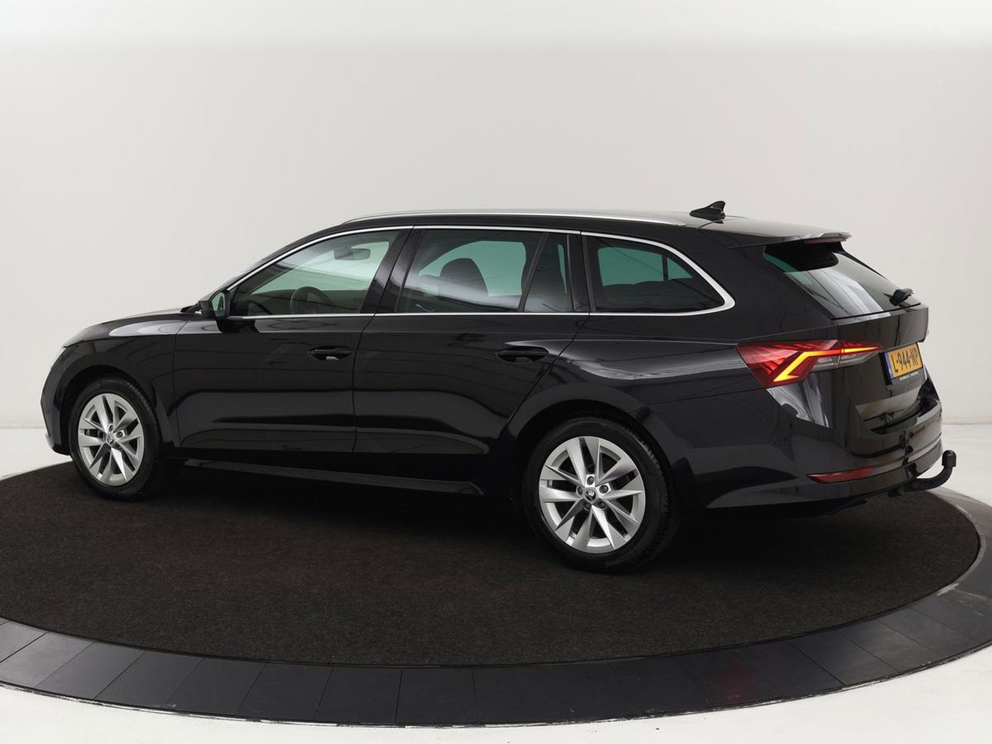 Škoda Octavia 1.0 e-TSI Business Edition | Trekhaak | Carplay | Navigatie | Full LED | Climate control | Parkeerhulp | Cruise control