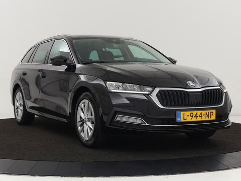 Škoda Octavia 1.0 e-TSI Business Edition | Trekhaak | Carplay | Navigatie | Full LED | Climate control | Parkeerhulp | Cruise control