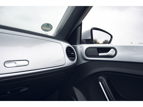 Volkswagen Beetle Cabriolet 1.2 TSI BlueMotion | LM VELGEN | STOELVERW. | ALL SEASON BANDEN