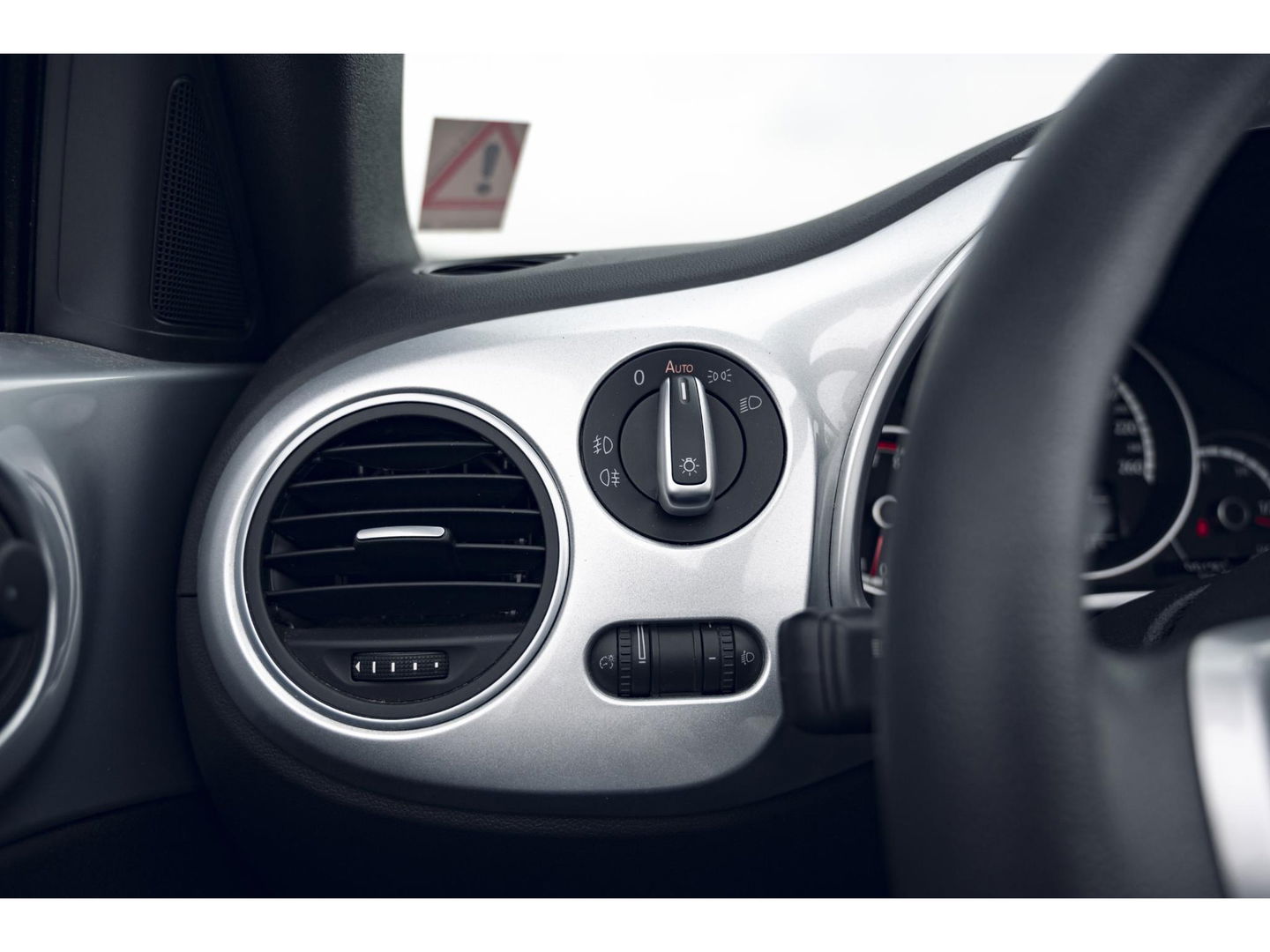 Volkswagen Beetle Cabriolet 1.2 TSI BlueMotion | LM VELGEN | STOELVERW. | ALL SEASON BANDEN