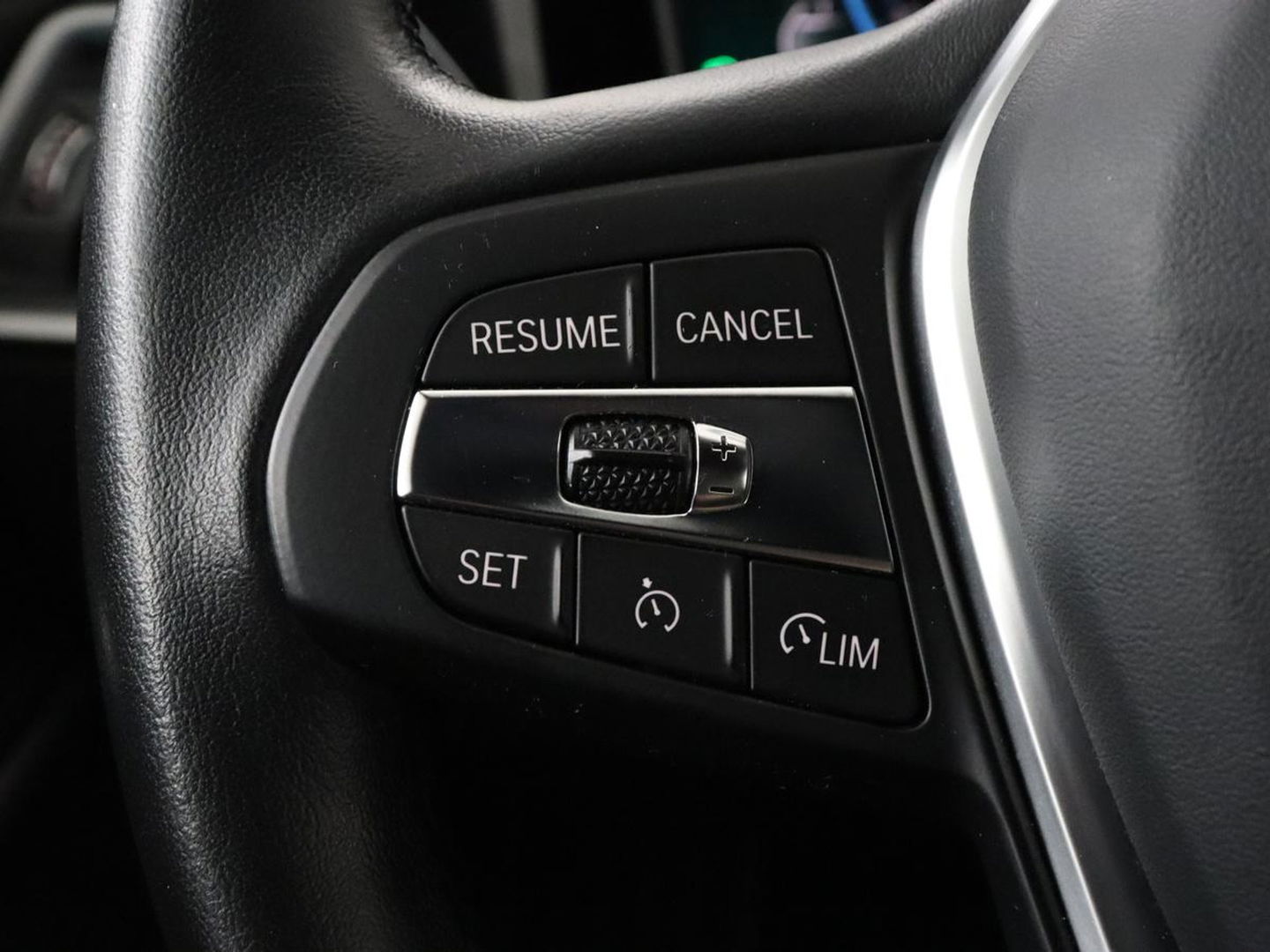 BMW 3-serie 330e eDrive Edition | Leder | Stoelverwarming | Carplay | Live Cockpit | Navigatie | Parkeerhulp | Cruise control