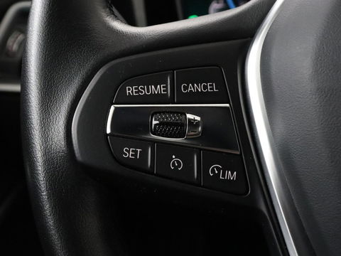 BMW 3-serie 330e eDrive Edition | Leder | Stoelverwarming | Carplay | Live Cockpit | Navigatie | Parkeerhulp | Cruise control