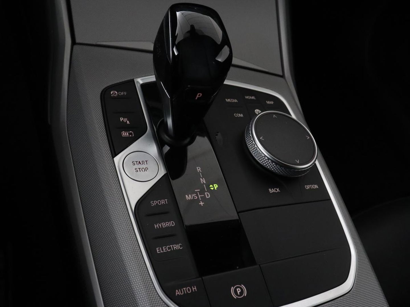 BMW 3-serie 330e eDrive Edition | Leder | Stoelverwarming | Carplay | Live Cockpit | Navigatie | Parkeerhulp | Cruise control