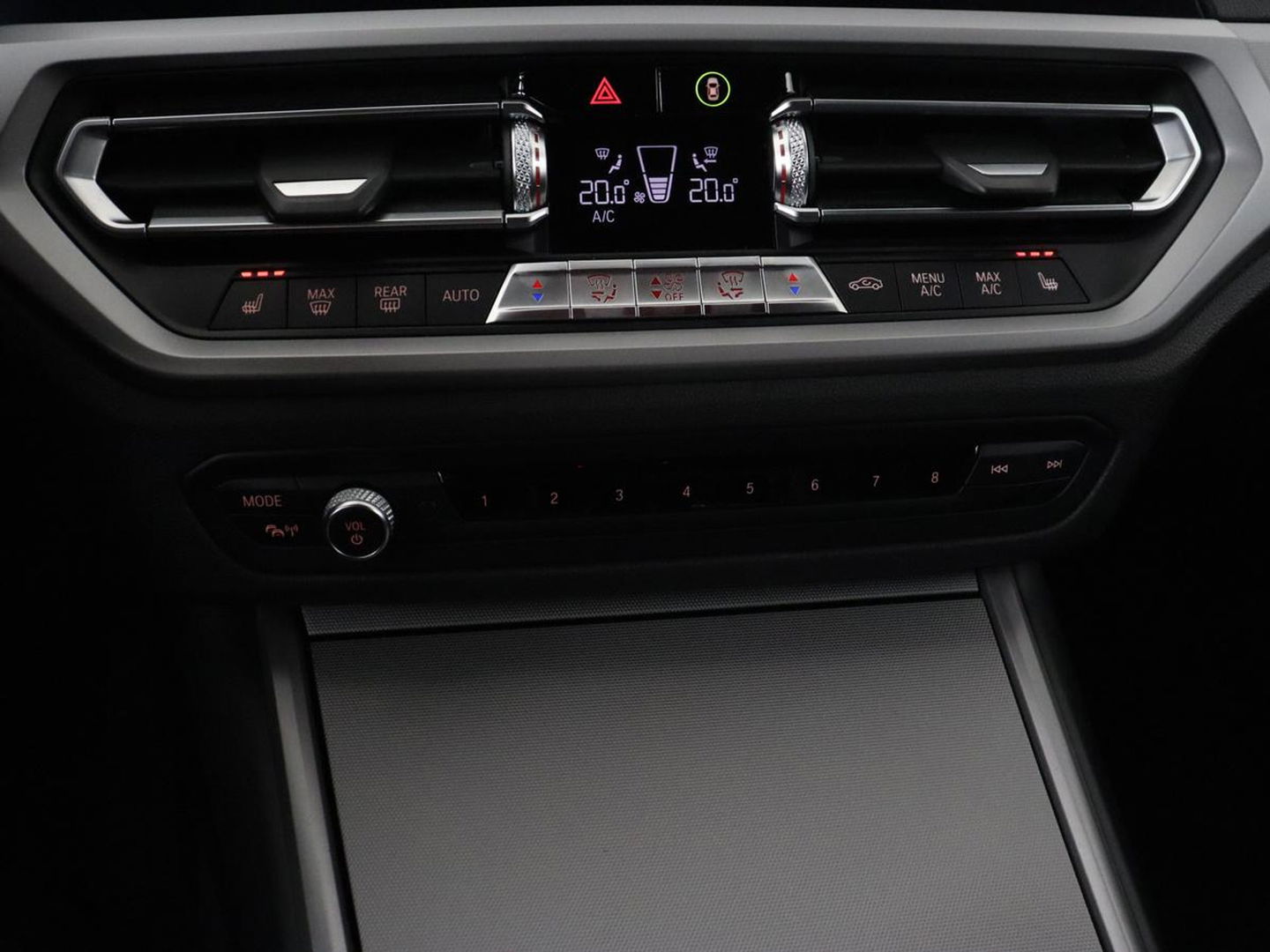 BMW 3-serie 330e eDrive Edition | Leder | Stoelverwarming | Carplay | Live Cockpit | Navigatie | Parkeerhulp | Cruise control
