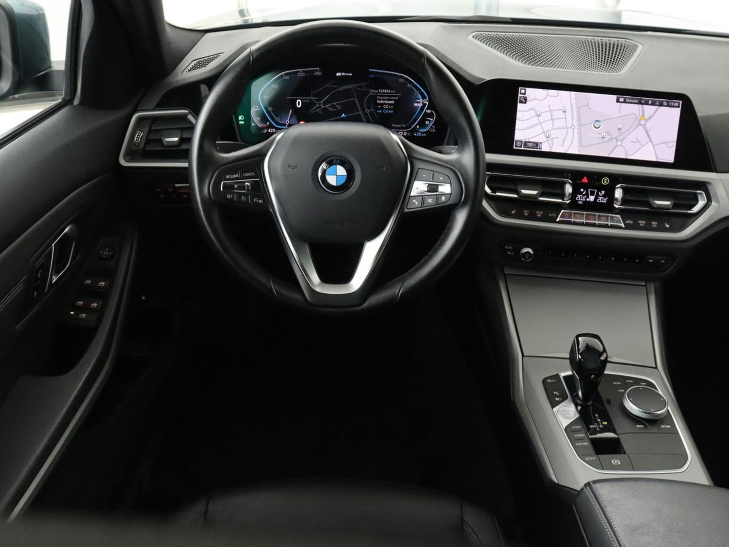 BMW 3-serie 330e eDrive Edition | Leder | Stoelverwarming | Carplay | Live Cockpit | Navigatie | Parkeerhulp | Cruise control