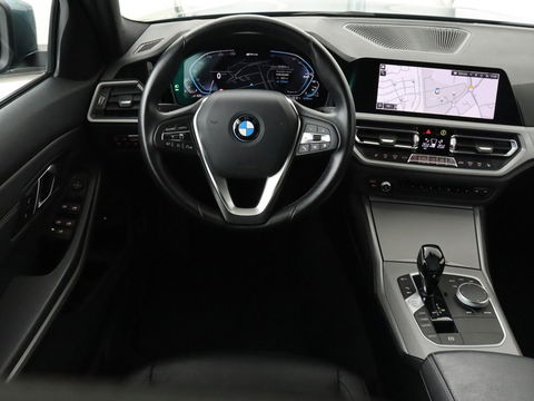 BMW 3-serie 330e eDrive Edition | Leder | Stoelverwarming | Carplay | Live Cockpit | Navigatie | Parkeerhulp | Cruise control