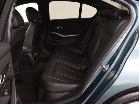 BMW 3-serie 330e eDrive Edition | Leder | Stoelverwarming | Carplay | Live Cockpit | Navigatie | Parkeerhulp | Cruise control