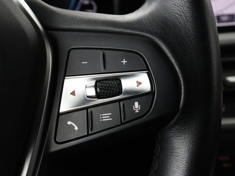 BMW 3-serie 330e eDrive Edition | Leder | Stoelverwarming | Carplay | Live Cockpit | Navigatie | Parkeerhulp | Cruise control