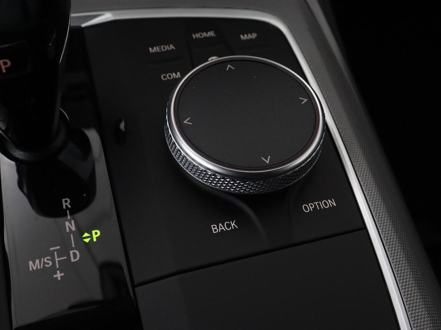 BMW 3-serie 330e eDrive Edition | Leder | Stoelverwarming | Carplay | Live Cockpit | Navigatie | Parkeerhulp | Cruise control