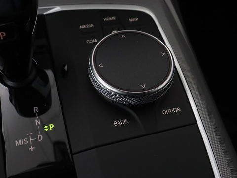BMW 3-serie 330e eDrive Edition | Leder | Stoelverwarming | Carplay | Live Cockpit | Navigatie | Parkeerhulp | Cruise control