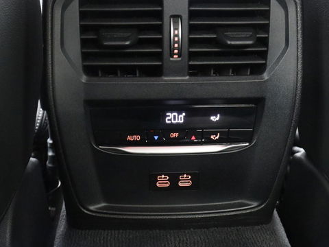 BMW 3-serie 330e eDrive Edition | Leder | Stoelverwarming | Carplay | Live Cockpit | Navigatie | Parkeerhulp | Cruise control