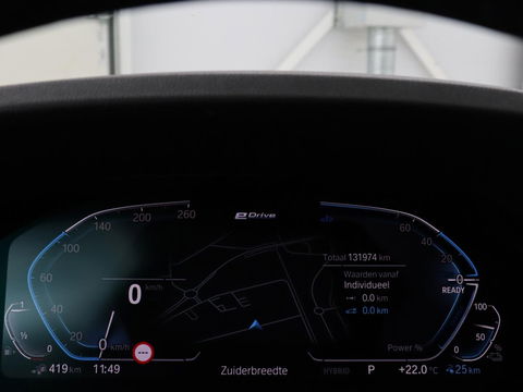 BMW 3-serie 330e eDrive Edition | Leder | Stoelverwarming | Carplay | Live Cockpit | Navigatie | Parkeerhulp | Cruise control