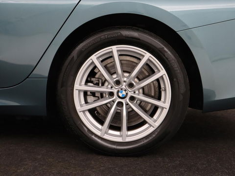 BMW 3-serie 330e eDrive Edition | Leder | Stoelverwarming | Carplay | Live Cockpit | Navigatie | Parkeerhulp | Cruise control