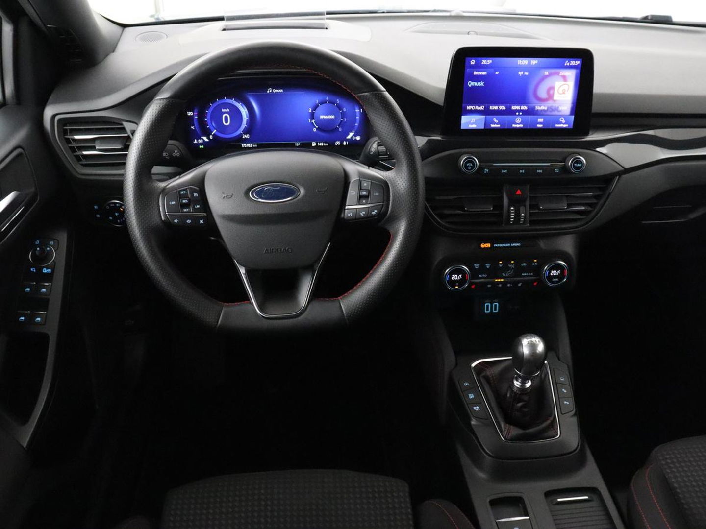 Ford Focus 1.0 EcoBoost Hybrid ST Line X | Panoramadak | Head-Up | Stoel & stuurverwarming | Camera | Navigatie | Full LED | Keyless | Digital Cockpit