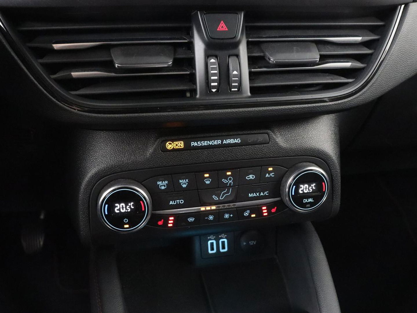 Ford Focus 1.0 EcoBoost Hybrid ST Line X | Panoramadak | Head-Up | Stoel & stuurverwarming | Camera | Navigatie | Full LED | Keyless | Digital Cockpit