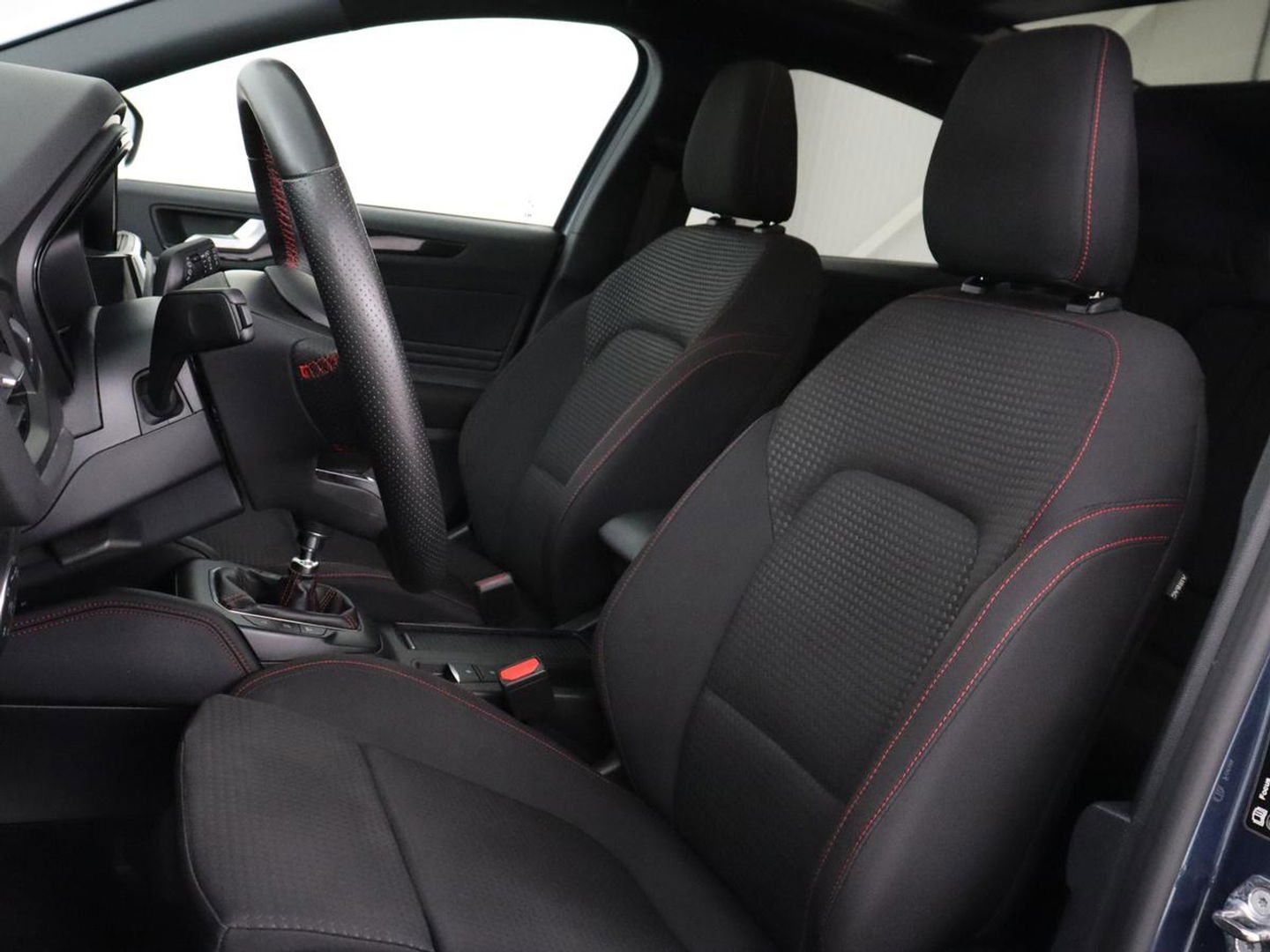 Ford Focus 1.0 EcoBoost Hybrid ST Line X | Panoramadak | Head-Up | Stoel & stuurverwarming | Camera | Navigatie | Full LED | Keyless | Digital Cockpit
