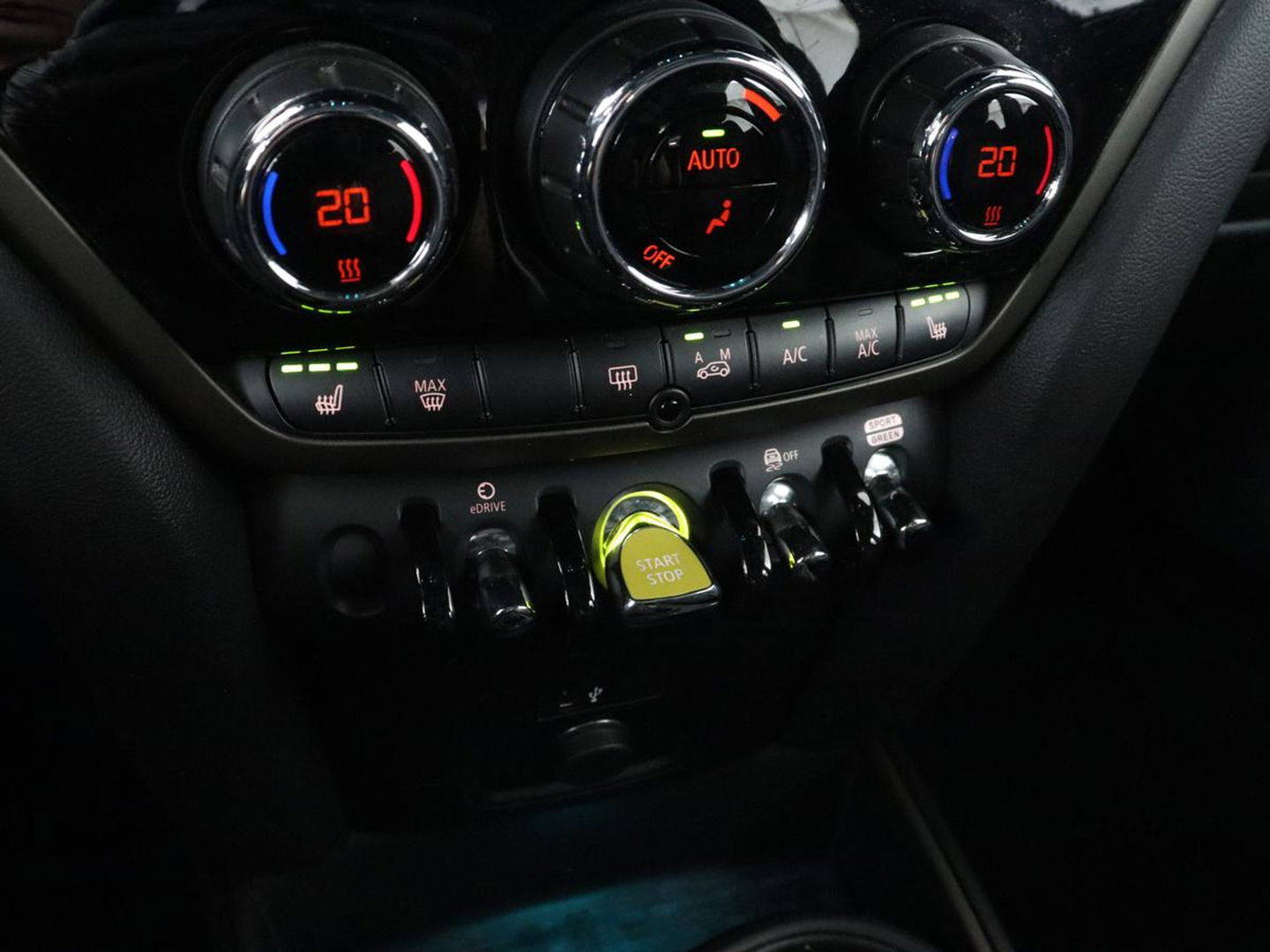 MINI Countryman 2.0 Cooper S E ALL4 Business Edition | Panoramadak | Leder | Stoelverwarming | Camera | Carplay | Full LED | Climate control