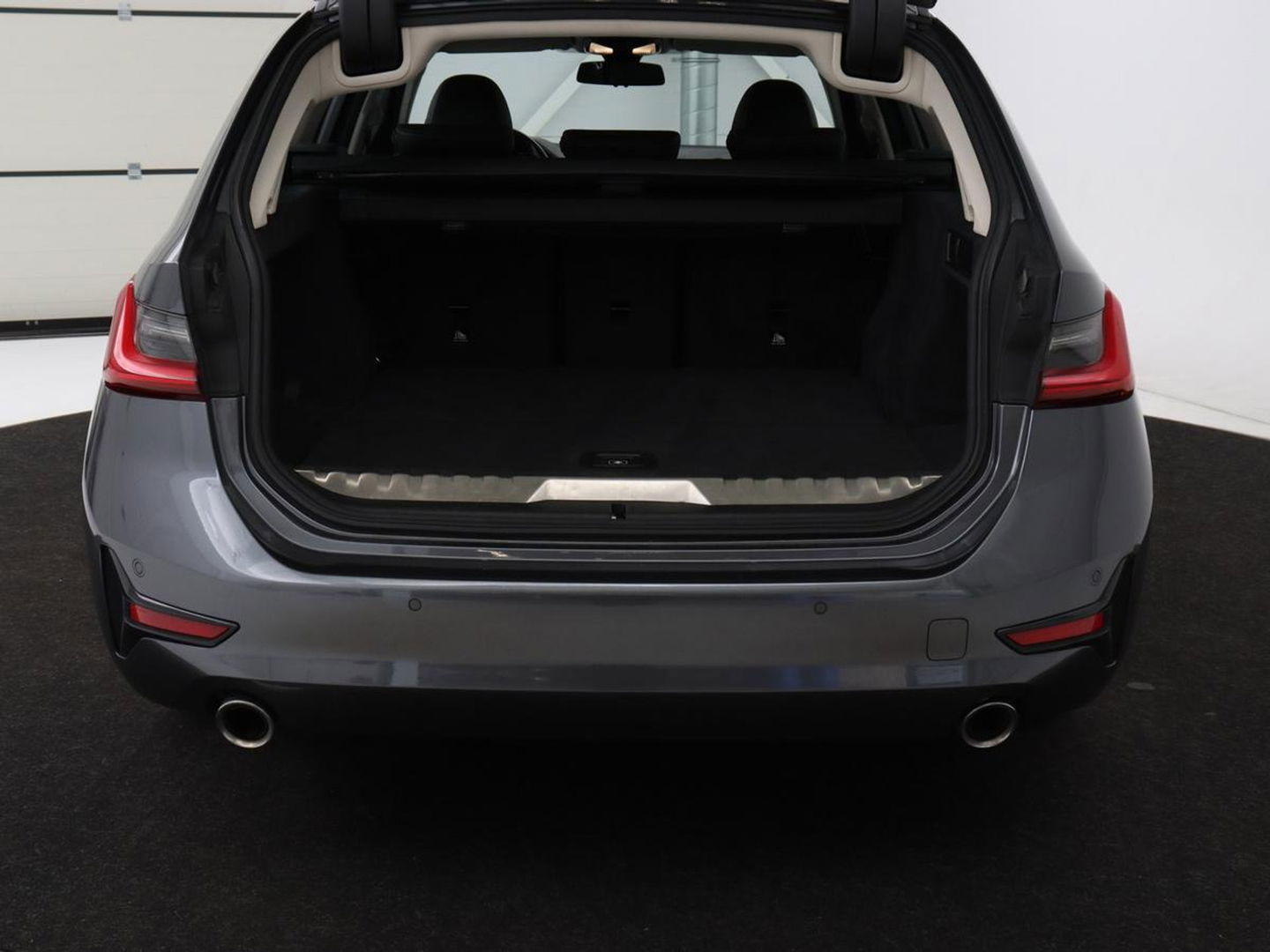 BMW 3-serie 330e eDrive Edition | Leder | Sportstoelen | Adaptive cruise | Stoelverwarming | Carplay | Live Cockpit | Navigatie | Parkeerhulp | Full LED