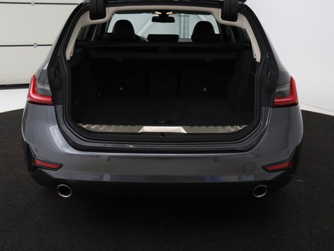 BMW 3-serie 330e eDrive Edition | Leder | Sportstoelen | Adaptive cruise | Stoelverwarming | Carplay | Live Cockpit | Navigatie | Parkeerhulp | Full LED